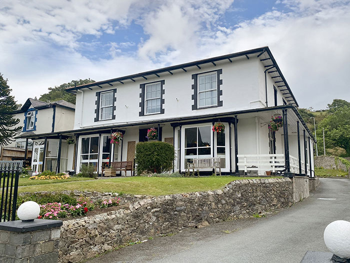 golygfa blaen y cartref preswyl